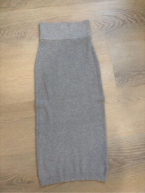 Wilfred Free Ribbed Knit Midi Skirt in Gray